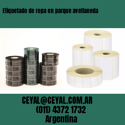 Etiquetado de ropa en parque avellaneda