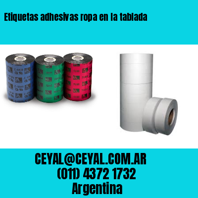Etiquetas adhesivas ropa en la tablada