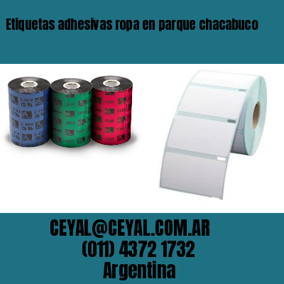 Etiquetas adhesivas ropa en parque chacabuco