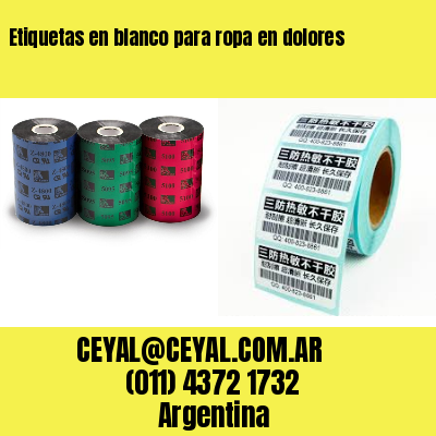 Etiquetas en blanco para ropa en dolores