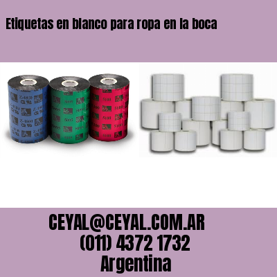 Etiquetas en blanco para ropa en la boca