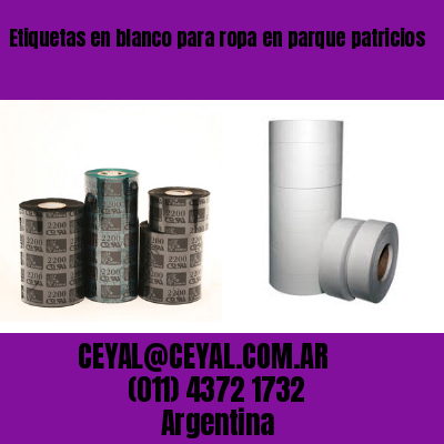 Etiquetas en blanco para ropa en parque patricios